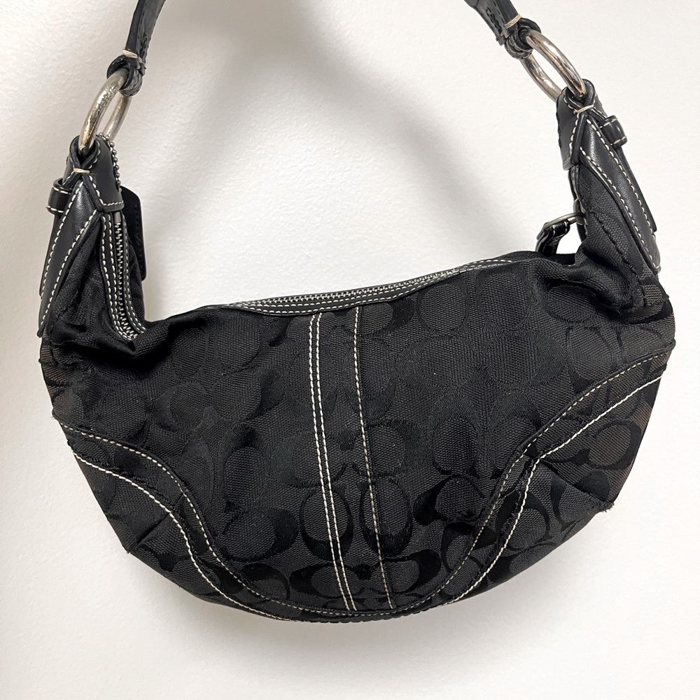 Coach Soho Signature Small Hobo No:
D06K-10073.